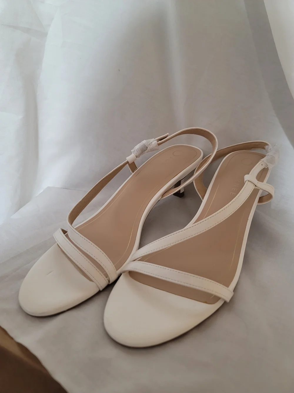 Journee Collection Jemry White Kitten Heel Sandals Size 12M NIB